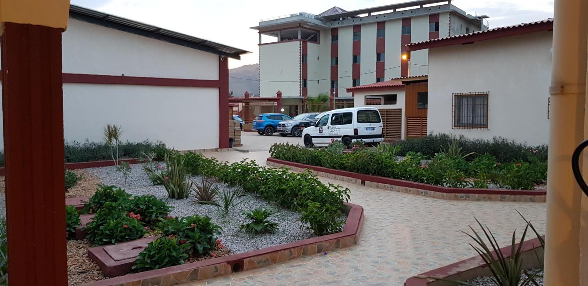 Hôtel La Rose Blanche Korhogo Exterior foto