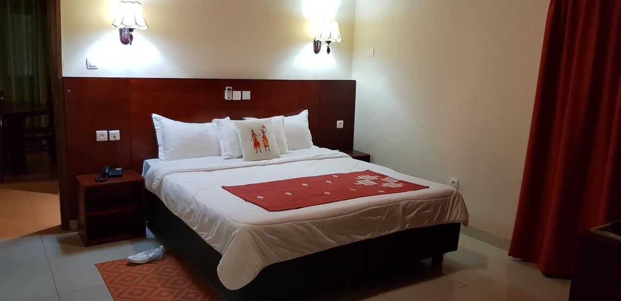 Hôtel La Rose Blanche Korhogo Exterior foto